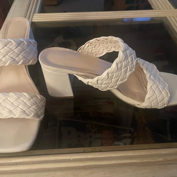 White sandals - Picture 2 of 5